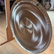 WOM KI Gong – Der Klang der inneren Weite | ø 90 cm | Edelstahl-Gong