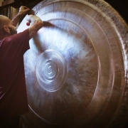 Wom VOX Gong | Handgefertigter Edelstahl-Gong | 60 cm