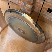 Wom VOX Gong | Handgefertigter Edelstahl-Gong | 60 cm