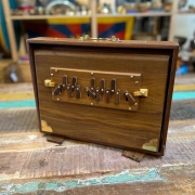 RADHA Shruti Box | Gross | Tonumfang C3–C4 wählbar in 440 Hz oder 432 Hz