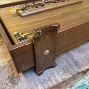 RADHA Shruti Box | Gross | Tonumfang C3–C4 wählbar in 440 Hz oder 432 Hz