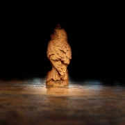 Eulenstatue aus Buchsbaum – handgeschnitzt