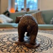 Krafttierfigur Bär – Handgeschnitzt aus massivem Vollholz