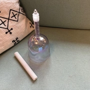 Alchemie Kristallklangkelch mit rotem Achat im Griff | F#4 (+0) in 432 Hz