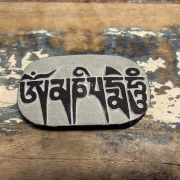 Sandstein mit Namaste und Mani Mantra  8,5 x 6 cm