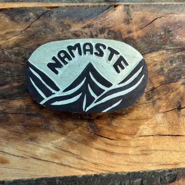 Sandstein mit Namaste und Buddhas Augen, 8,5 x 6 cm