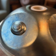 Handpan ShaktiPan | F#2 Nordlys | 15 Klangfelder – klar & schwebend