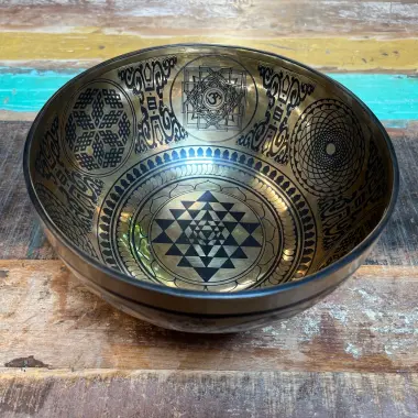 Klangschale mit Shri Yantra | ø 23.6 cm | Ton ~ C# | OM-Ton / Erdtons (136,10 Hz)