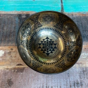 Klangschale mit Shri Yantra | ø 24.5 cm | Ton ~ B (H) | Chiron (120,25 Hz)