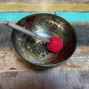 Klangschale mit Shri Yantra | ø 24.5 cm | Ton ~ B (H) | Chiron (120,25 Hz)