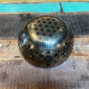 Klangschale mit Shri Yantra | ø 24 cm | Ton ~ A# / Bb | Sedna-Ton (121,51 Hz)