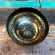 Klangschale mit Shri Yantra | ø 24.8 cm | Ton ~ C# | Merkur (ca. 139–141 Hz)