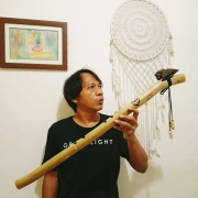 Okarina aus einem Aststück | D4 in 432 Hz | Aeolian Stimmung | ca. 27 cm