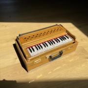 Radha Koffer Reise Harmonium mit 3.5 Oktaven