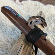 Die neue Sparrow Hawk Flöte in A-Moll |  Walnussholz | mit Türkisen | 48 cm