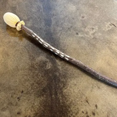 Trommelstock aus Haselholz mit Lederklöppel