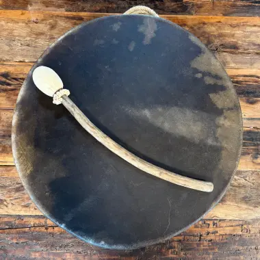 Trommelstock aus Fichtenholz mit Lederklöppel