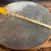 Schamanentrommelstock aus Weide mit Lederklöppel