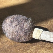 Trommelstock aus Kastanienholz – Filzklöppel, 41 cm
