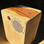 Cajon - Duo Chen Chen | ION Percussion | lebendige Maserung