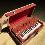"Radha" Reise Harmonium mit 3¼ Oktaven | Zedernholz Edition | 440 Hz