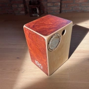 Cajon – Duo Vavona | ION Percussion | flammende Struktur