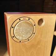 Cajon – Duo Vavona | ION Percussion | flammende Struktur