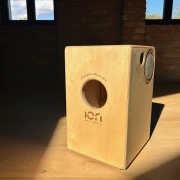 Cajon – Duo Vavona | ION Percussion | flammende Struktur