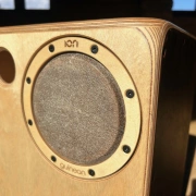 Cajon – Duo Vavona | ION Percussion | flammende Struktur