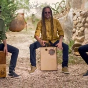 Cajon – Duo Vavona | ION Percussion | flammende Struktur