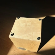 Cajon – Duo Louro | ION Percussion | fliessende Holzzeichnung