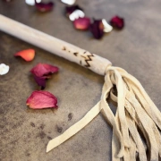 Trommel-Stock aus Holunder mit Lederklöppel & Lederfransen