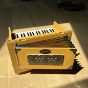 Reise Harmonium von "Radha" mit 2½  Oktaven | Zedernholz Edition | 440 Hz