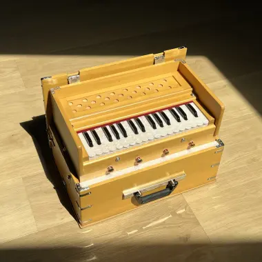 Reise Harmonium von "Radha" mit 2½  Oktaven | Zedernholz Edition | 440 Hz