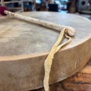 Trommel-Stock mit Filzklöppel aus ProSpecieRara-Wolle