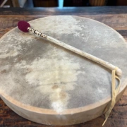 Trommel-Stock mit Filzklöppel aus ProSpecieRara-Wolle