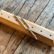 Stimmgabelhalter | eckig | Buche