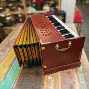 "Radha" Harmonium mit 3¼ Oktaven | Zedernholz Edition | 440 Hz