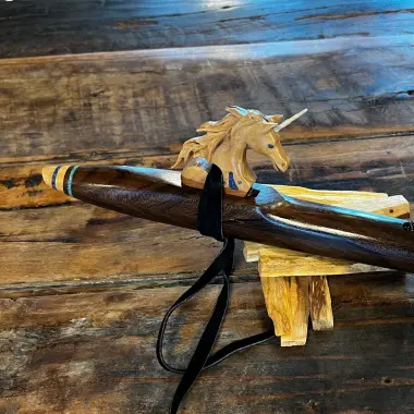 Gebetsflöte in F | Einhorn Windblock | Walnuss Holz | von Miguel Medina