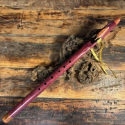 Gebetsflöte in F#-Moll | Feder Windblock | Amaranth-Holz | Miguel Medina