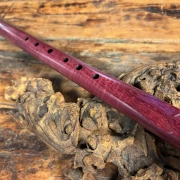 Gebetsflöte in F#-Moll | Feder Windblock | Amaranth-Holz | Miguel Medina