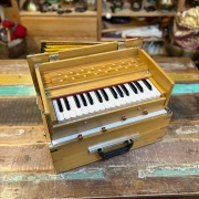 Reise Harmonium von "Radha" mit 2½  Oktaven | Teakholz Edition | 440 Hz