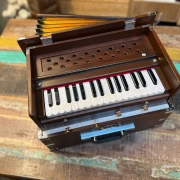 Reise Harmonium von "Radha" mit 2½  Oktaven | Zedernholz Edition | 432 Hz