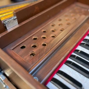 Reise Harmonium von "Radha" mit 2½  Oktaven | Zedernholz Edition | 432 Hz