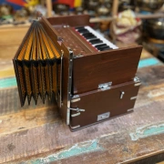 Radha Reiseharmonium | 2½ Oktaven | Zedernholz