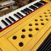 "Radha" Reise Koffer Harmonium mit 3¼ Oktaven | Zedernholz Edition | 440 Hz