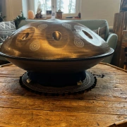 Handpan Chirp | D Amara | 10 Klangfelder – inkl. Rucksacktasche