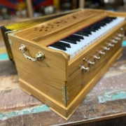 "Radha Peacock Harmonium" | 3.5 Oktaven | Teakholz Edition | 432 Hz