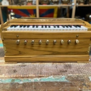 "Radha Peacock Harmonium" | 3.5 Oktaven | Teakholz Edition | 432 Hz