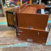 Reise Harmonium von "Radha" mit 2½  Oktaven | Zedernholz Edition | 440 Hz